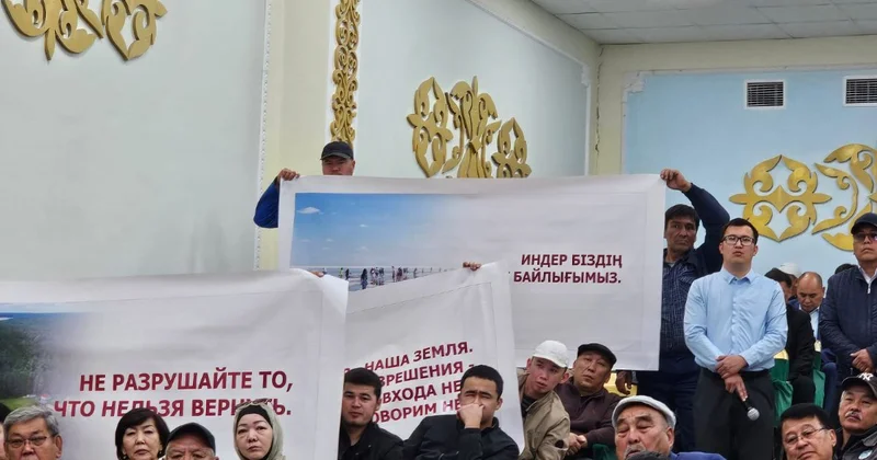 Тұзға талас толастамай тұр: Индерде​ қоғамдық тыңдау шиеленісті өтті