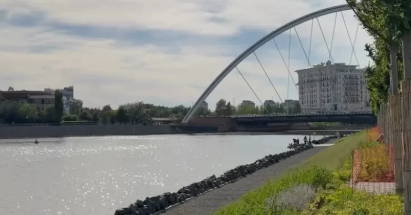 Дети справляют нужду в парке Ататюрк : астанчанка требует штрафов для родителей