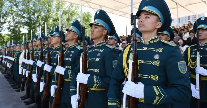 Қазақстандық әскери жоғары оқу орындарының түлектері жаңа шен алады: 04 маусым 13:04 жаңалықтар