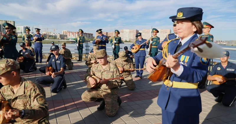 Ұлттық ұлан Домбыра күніне орай Балбырауын күйін тартты