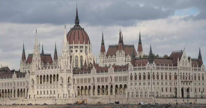 Венгрия Украинамен келіссөздің жаңа тарауын бастауға рұқсат берді депутат