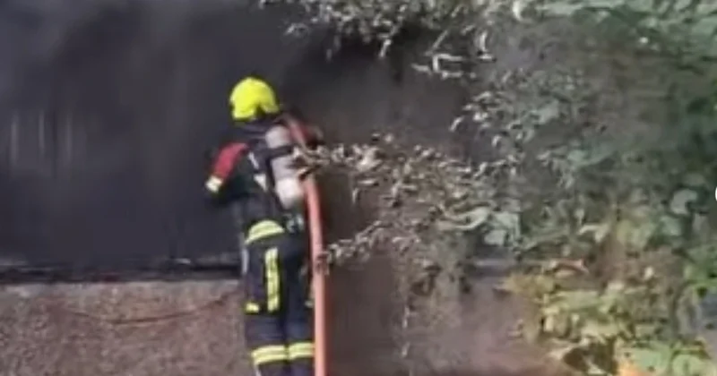 Восемь человек спасли во время пожара в пятиэтажке Алматы, двоих передали медикам
