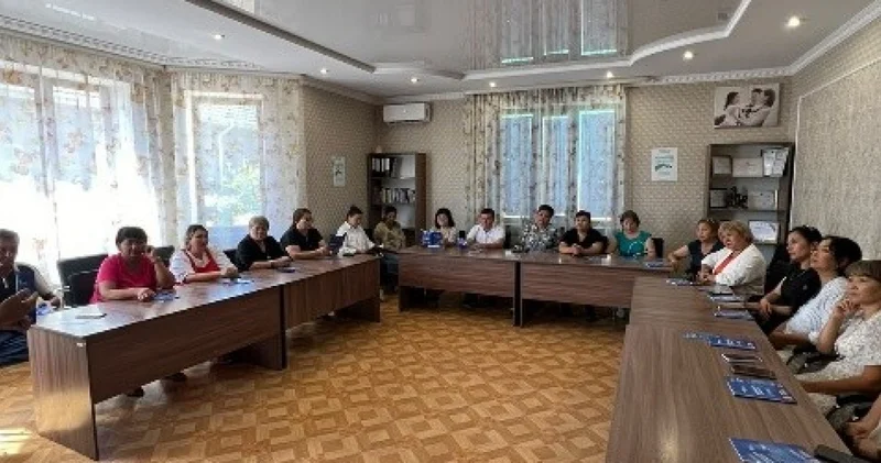Ақ жол партиясы Жанұя орталығының еңбек ұжымымен пікір алмасты