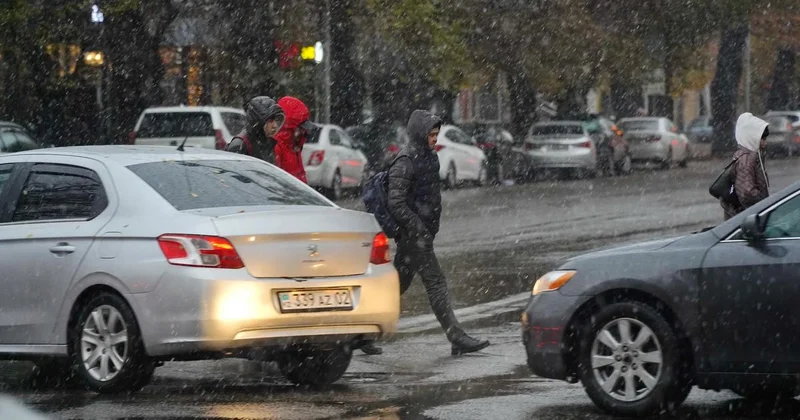 Снег и похолодание обещают во всех трех мегаполисах Казахстана во вторник