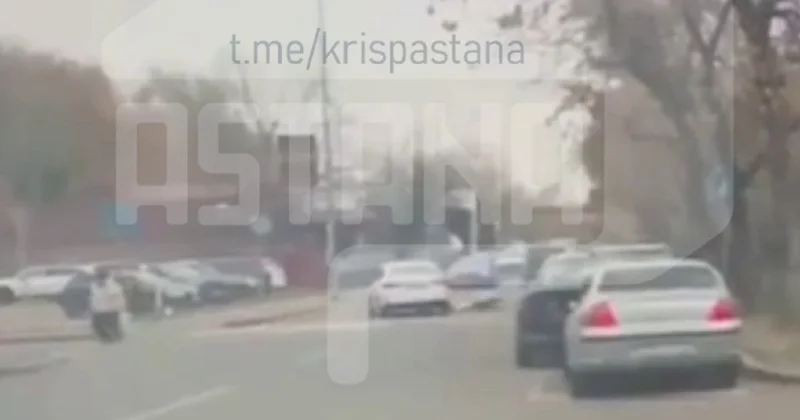 Водитель скрылся после наезда на девочку на пешеходном переходе в Алматы (видео)