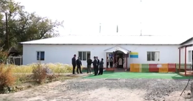 Под одной крышей пять организаций: школьники вынуждены учиться в здании акимата на юге Казахстана