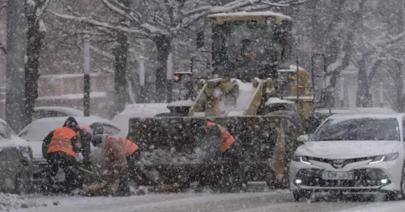 Городские службы Алматы переходят на усиленный режим из за снегопада и гололеда