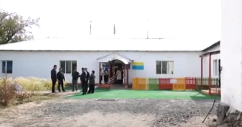 Жамбыл облысындағы ауылда оқушылар әкімдік ғимаратында оқып жүр