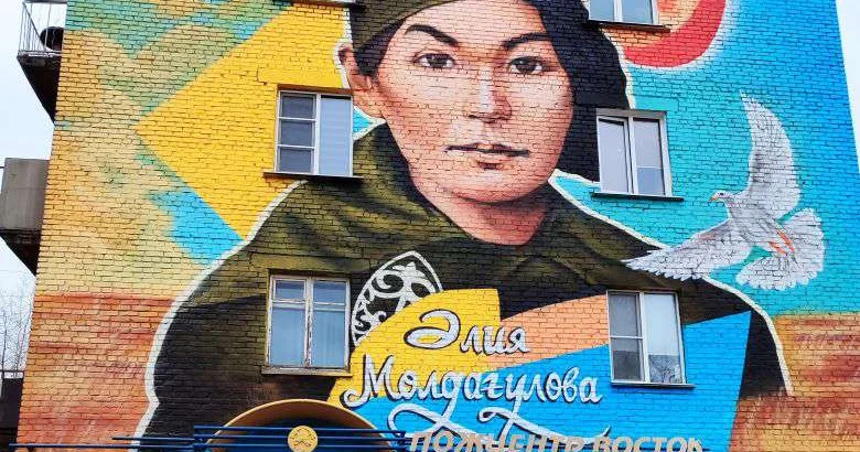 Портрет Алии украсил набережную