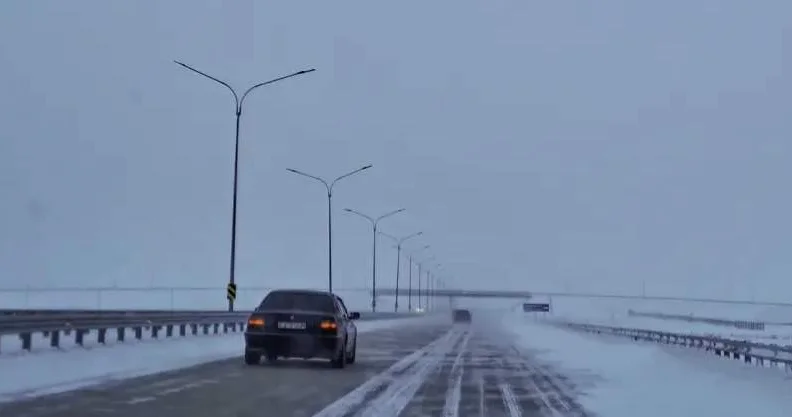 Екі өңірде ауа райына байланысты көлік қозғалысы жылдамдығына шектеу енгізілді