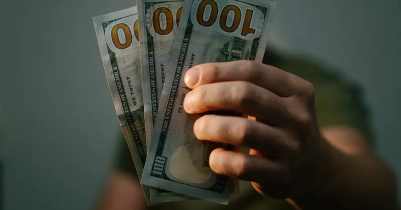 Доллар пошел вниз: тенге показал лучший результат за три года