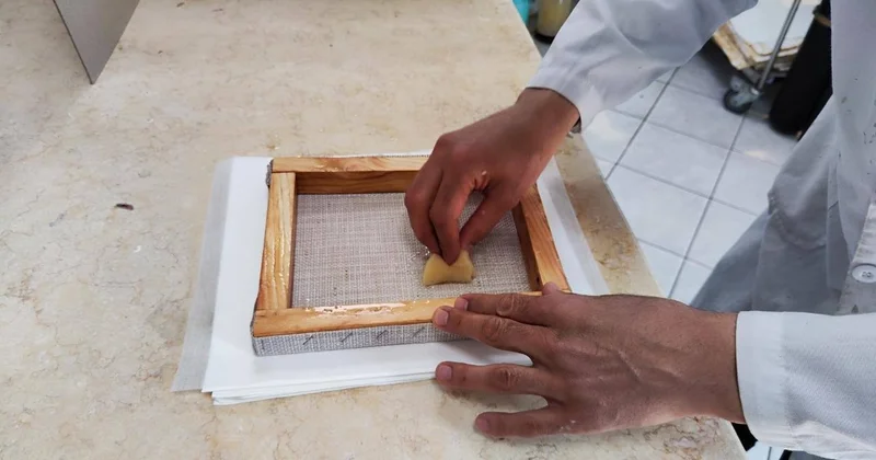 Көне қолжазбаларды қалпына келтіруде дәстүрлі қағаз құю әдісі қолданыла бастады