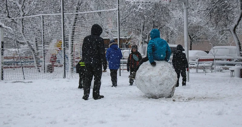 До 100 ДТП в сутки: полиция Алматы призывает соблюдать ПДД
