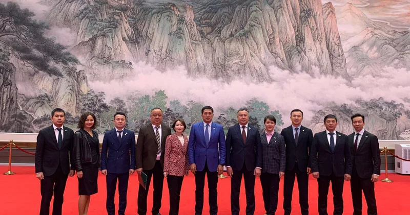 AMANAT партиясы Қытай Коммунистік партиясымен серіктестікті кеңейтіп жатыр