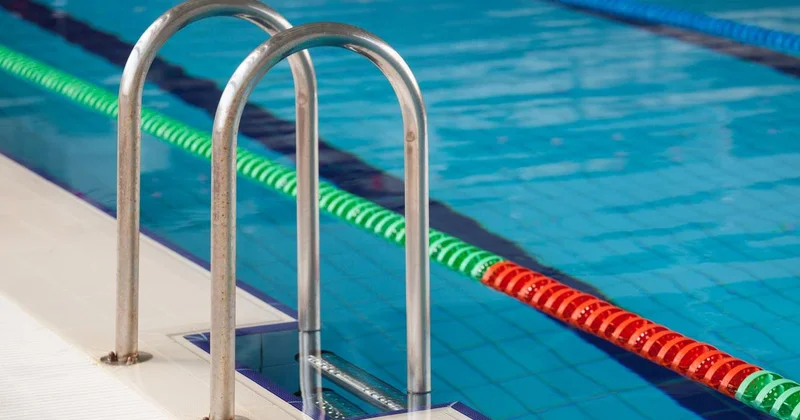 Плаванию на уроках физкультуры хотят учить детей в школах Казахстана