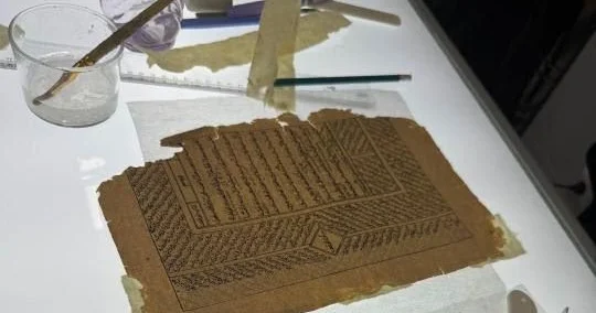 Метод ручного литья бумаги впервые начали применять в Национальном центре рукописей и редких книг