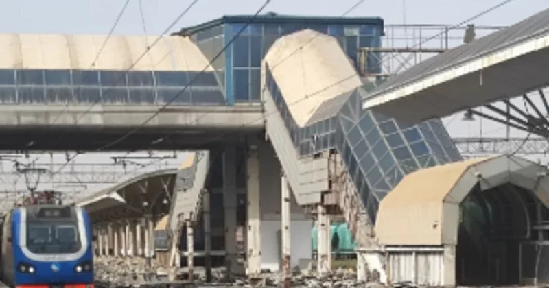 Как после бомбежки : состояние ж/д вокзала Алматы 1 шокировало пассажирку