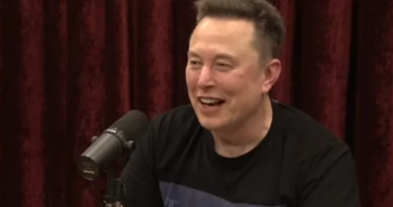 Илон Маск 5 жылдан кейін смартфондар жойылатынын болжады