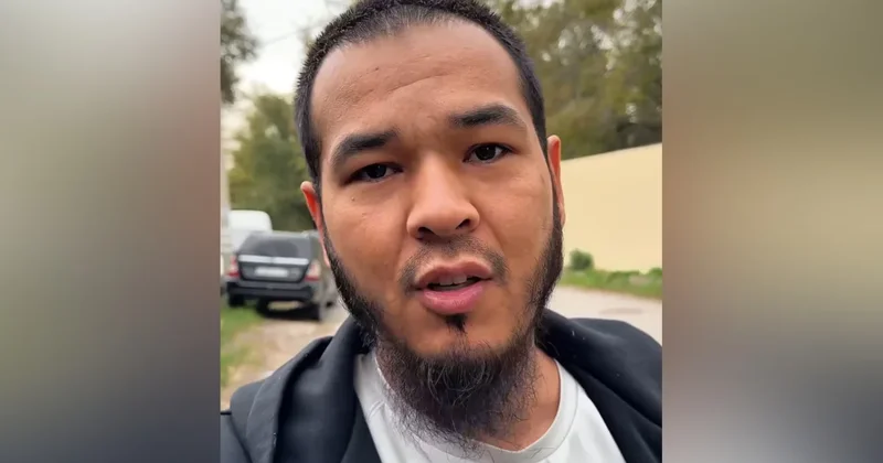 Блогер из Казахстана заявил, что в детской обуви и лекарствах содержится свинина