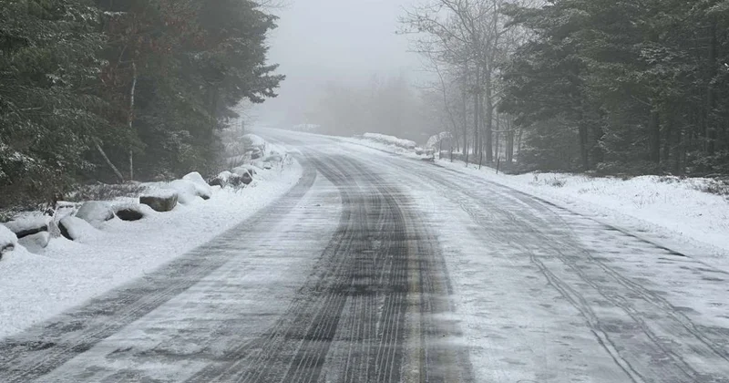 Движение грузовиков ограничили на одной из трасс в ВКО