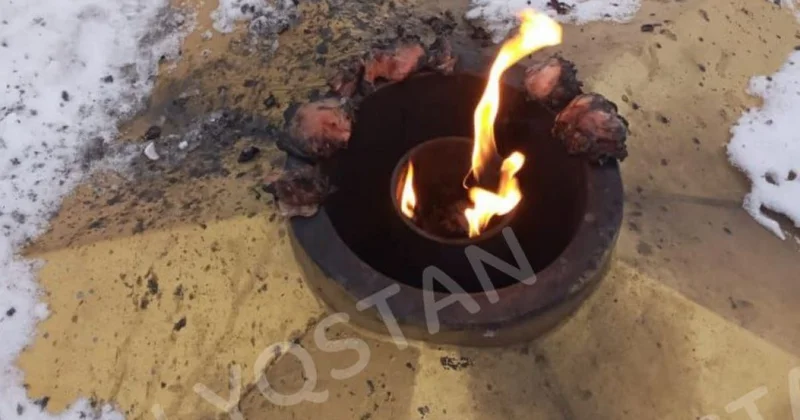 Неизвестные жарили курицу на Вечном огне в Риддере