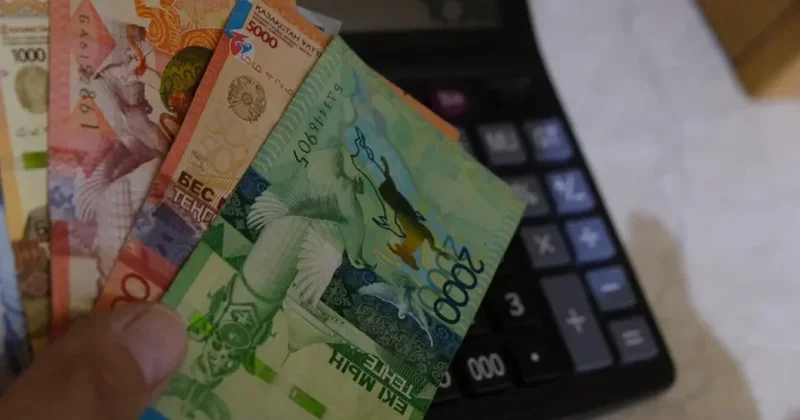 Казахстанцы сняли еще около 80 млрд тенге из ЕНПФ