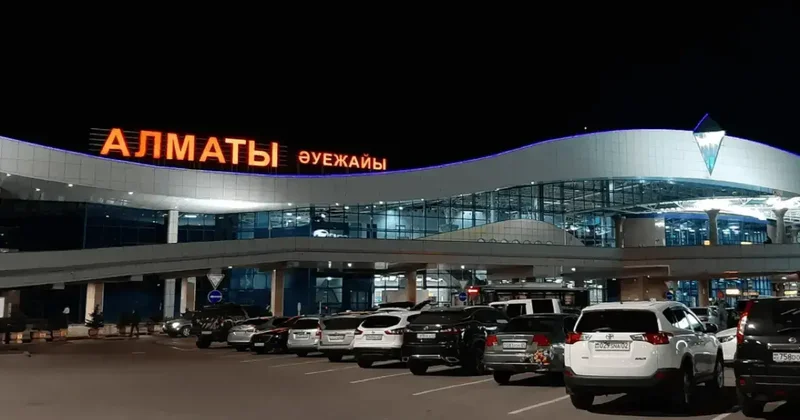 Главный въезд в аэропорт Алматы закрыли на неделю