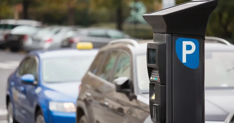 Водители Алматы жалуются на отсутствие терминалов для наличной оплаты за парковку