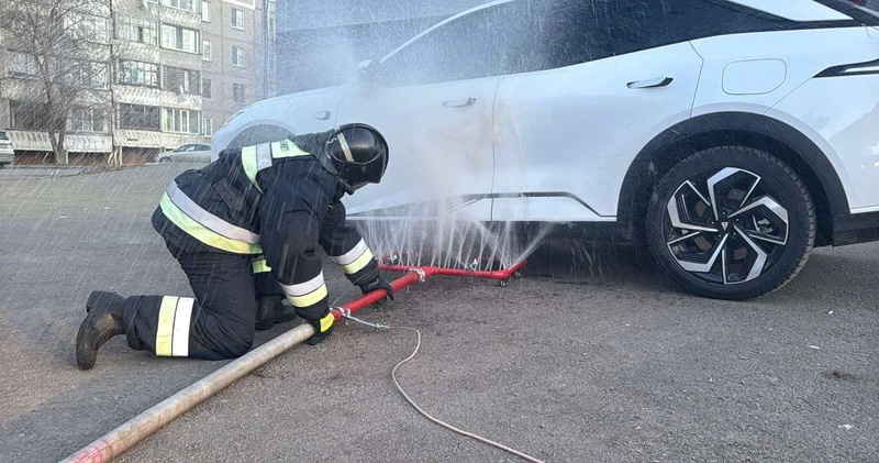 Спасатели СКО создали собственный ствол для тушения электромобилей