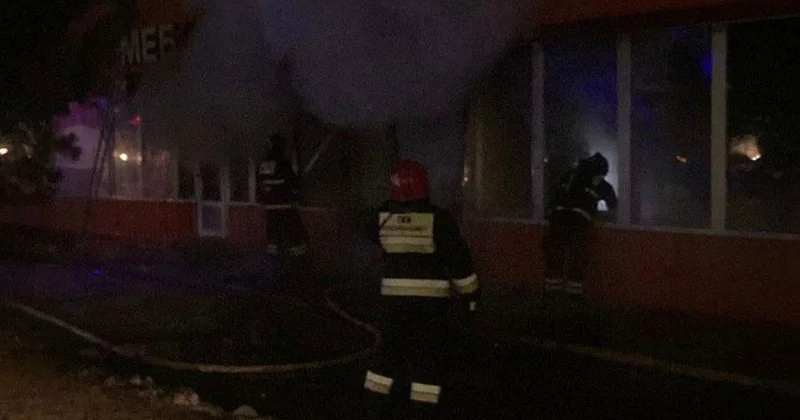 Магазин у жилого дома загорелся в Петропавловске: жильцов пришлось эвакуировать