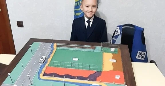 СҚО Бескөлдегі бала бір жыл бойы ойын алаңын жөндеткізе алмай жүр