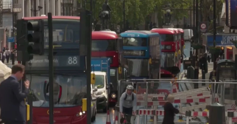 Ұлыбритания үлкен көліктерге шектеу енгізеді