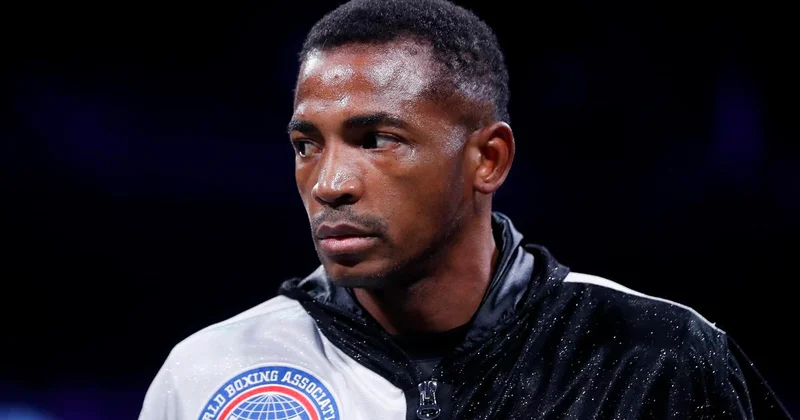 Чемпион мира по боксу оскорбил Жанибека Алимханулы после срыва боя и допинг скандала