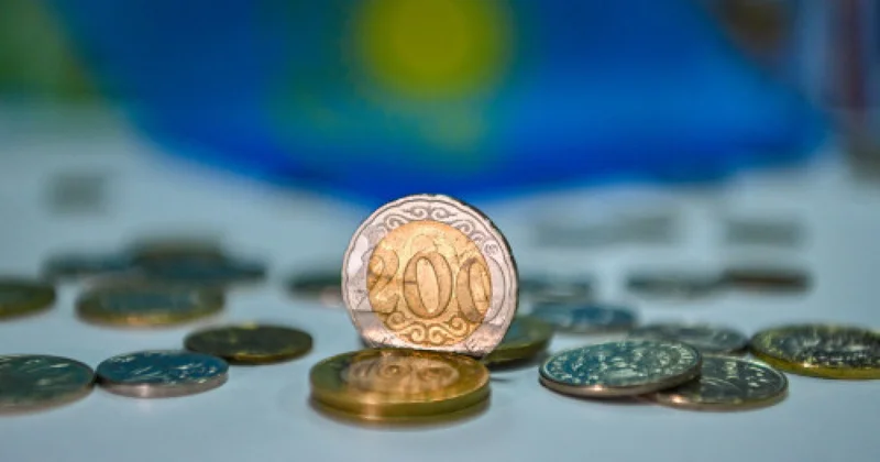 Теңге нығайып жатыр: Онда неге баға арзандамайды?