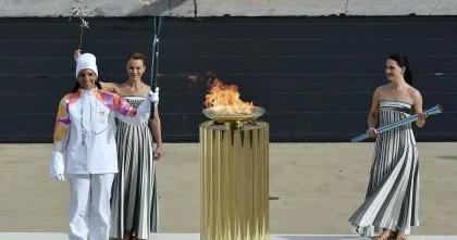 Олимпийский огонь передали организаторам зимних Игр 2026 года в Италии