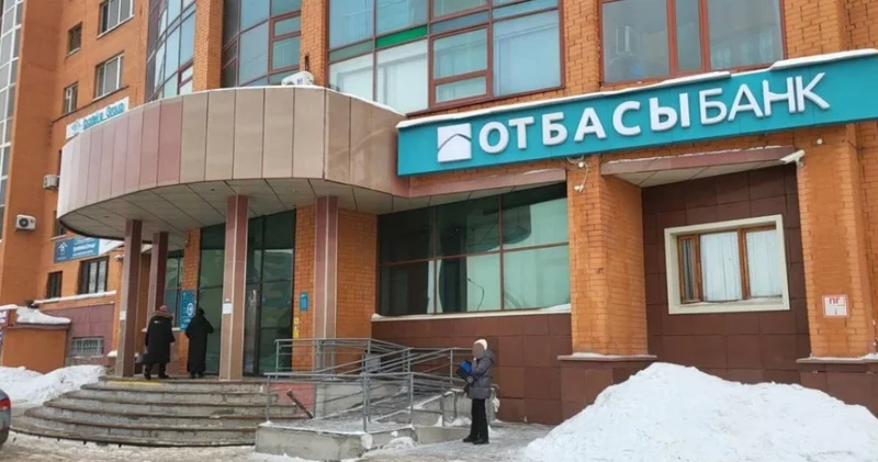 Отбасы банк клиенттері қызметтің істен шығуына жаппай шағымдануда