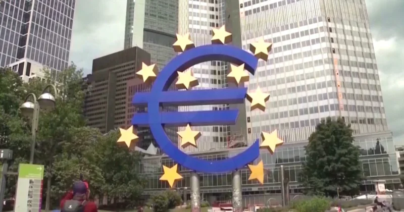 ЖИ банк қызметкерлерін жұмыссыз қалдырады