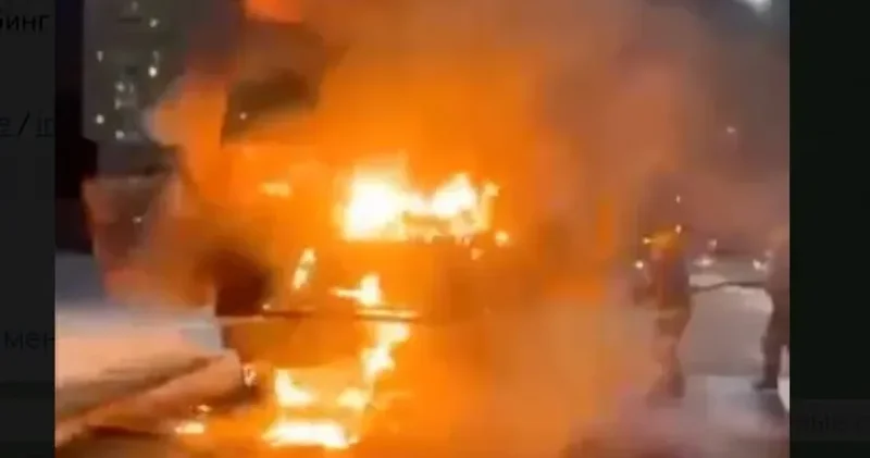 Астанада көлігі қалың көше қилысында жүк көлігі отқа оранды видео