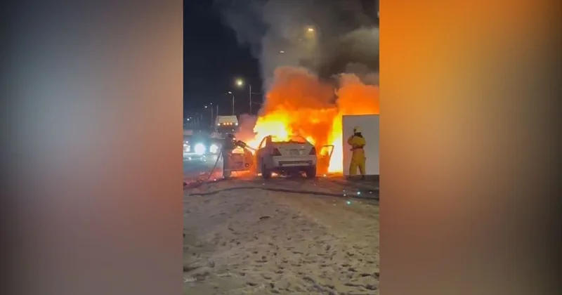 Авто загорелись после ДТП на западе Казахстана: погибла женщина (видео)
