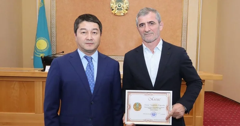 В Мангистау наградили победителей олимпиад среди сельских школ и лучших представителей сферы спорта