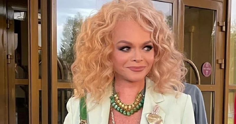 Лариса Долина не съехала из спорной квартиры в обещанное время