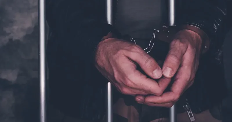 Казахстанца, устроившего финансовую аферу на 100 млн тенге, экстрадировали на родину