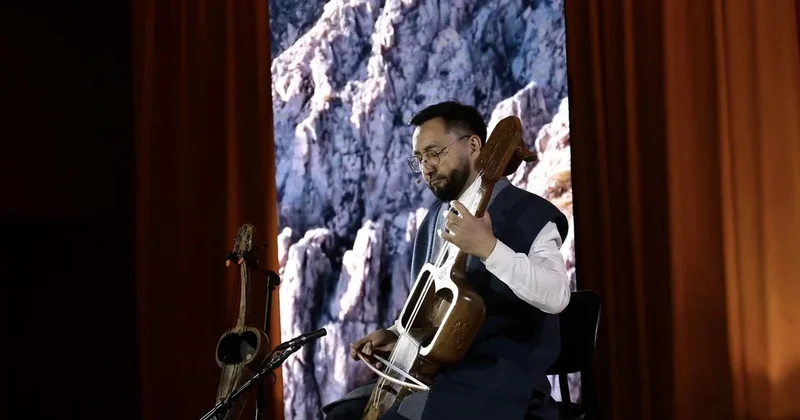 Көнеден жеткен сарын