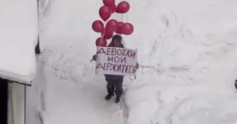 Мама приехала поддержать дочь в роддоме и растрогала Казнет