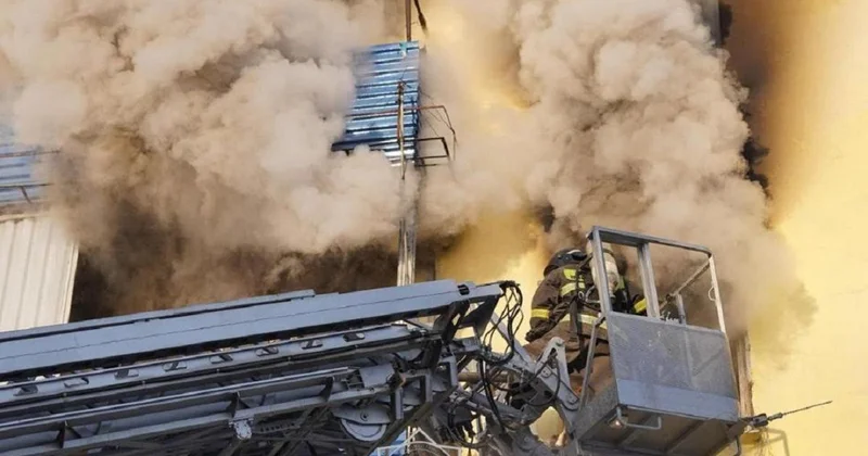 Заваленная мусором квартира горела в Усть Каменогорске (фото)