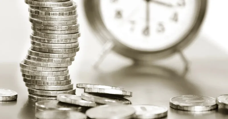 На сколько за год выросла сумма кредитов, которые банки выдали населению Казахстана