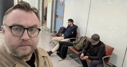 Журналистов Лукпана Ахмедьярова и Рауля Упорова задержали в аэропорту Астаны