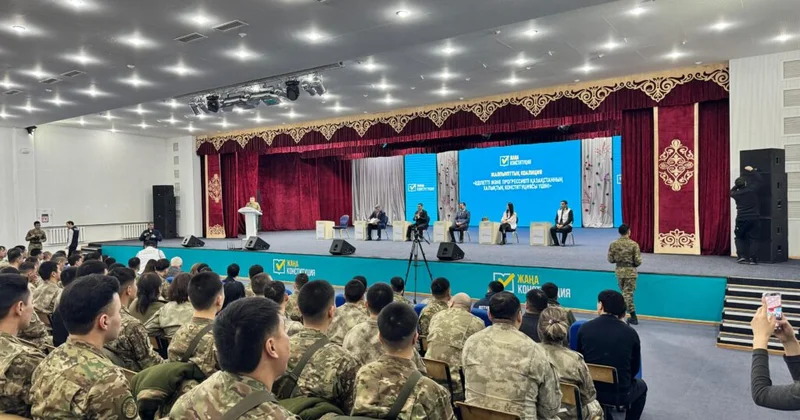 Әскери қызметшілерге конституциялық реформа таныстырылды