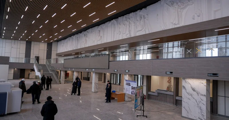 Олжас Бектенов проверил ход модернизации ж/д вокзала Кокшетау