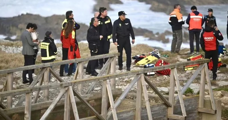 Испанияда көпір қирап, бес адам мерт болды